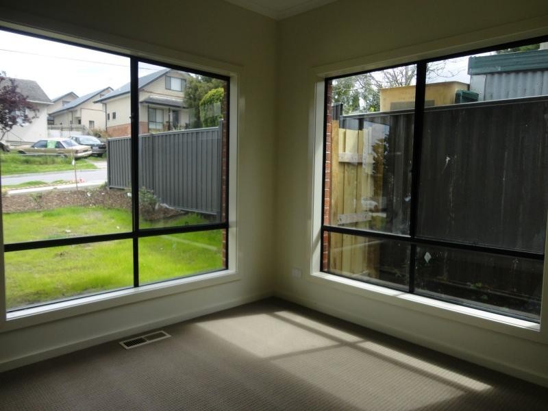 1/16 Laburnum Grove, Doveton VIC 3177