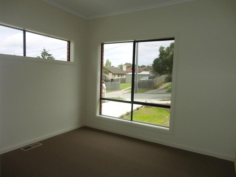 1/16 Laburnum Grove, Doveton VIC 3177