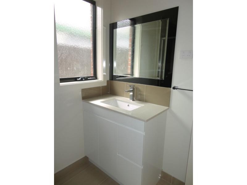 1/16 Laburnum Grove, Doveton VIC 3177