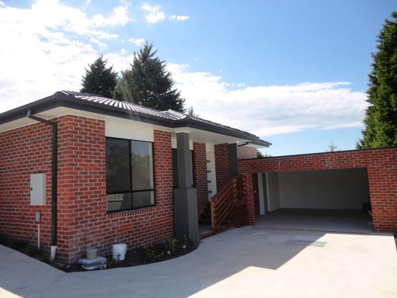 2/16 Laburnum Grove, Doveton VIC 3177