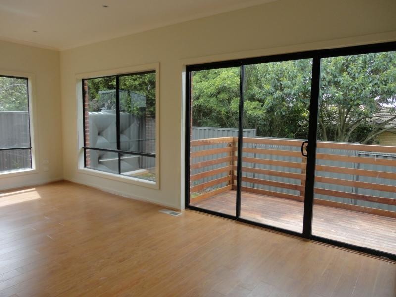 2/16 Laburnum Grove, Doveton VIC 3177