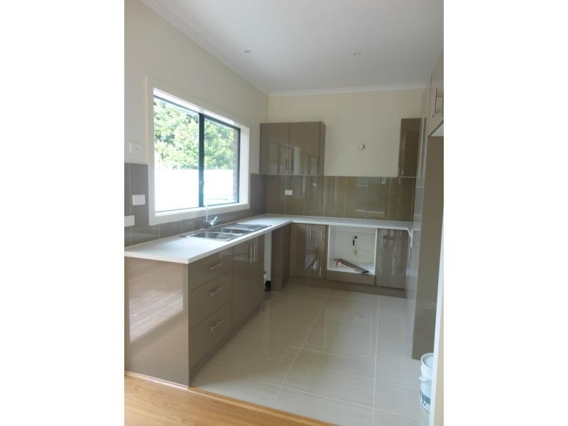 2/16 Laburnum Grove, Doveton VIC 3177