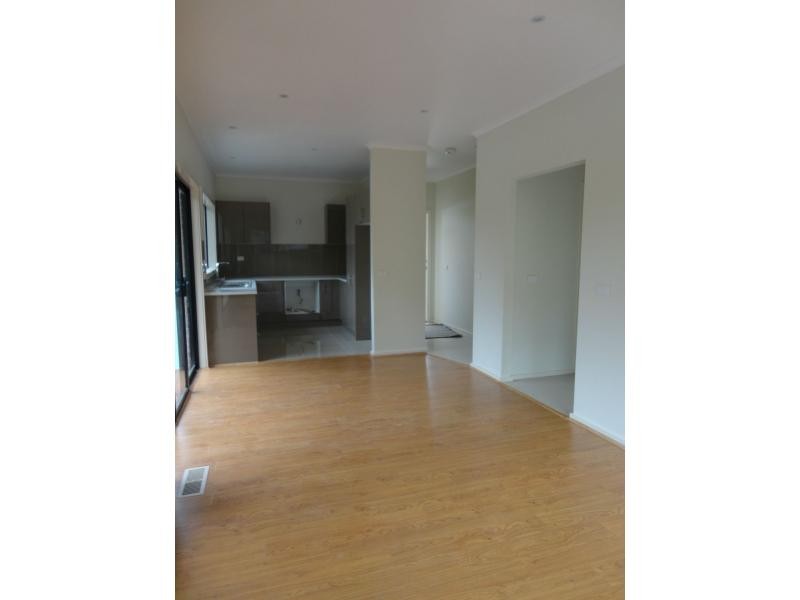 2/16 Laburnum Grove, Doveton VIC 3177