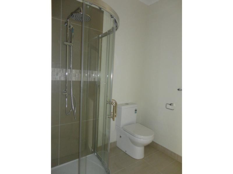 2/16 Laburnum Grove, Doveton VIC 3177