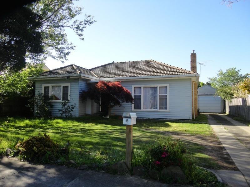 5 Wallace Avenue, Dandenong VIC 3175