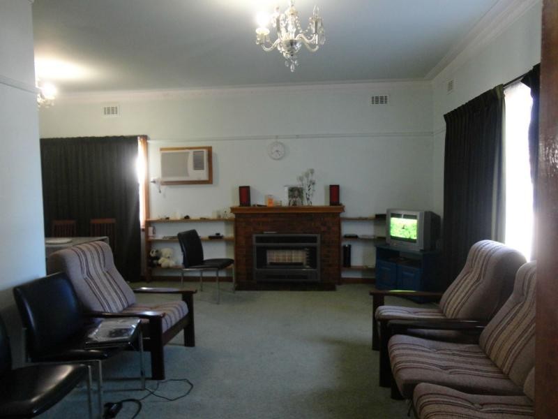 5 Wallace Avenue, Dandenong VIC 3175