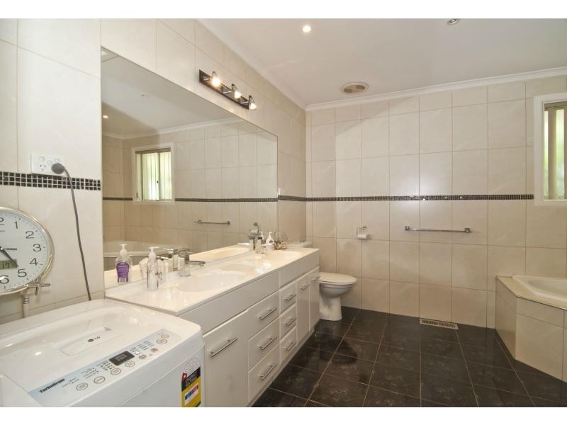 31 Sunline Avenue, Noble Park North VIC 3174