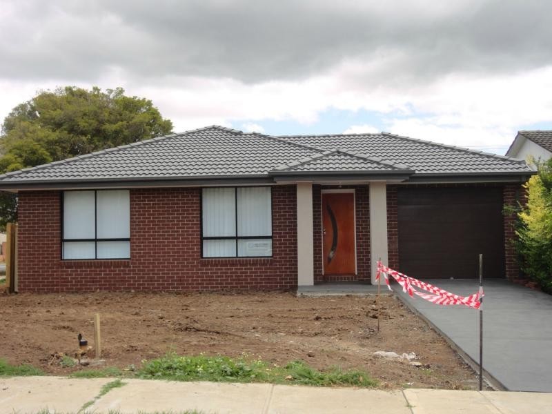 1/18 Pittosporum Grove, Doveton VIC 3177