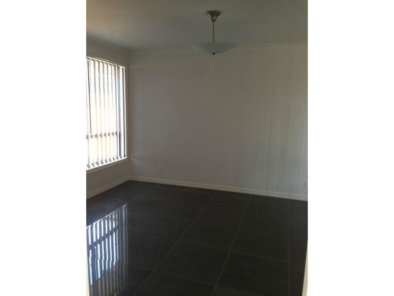 2/18 Pittosporum Grove, Doveton VIC 3177