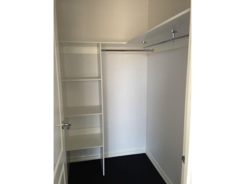 2/18 Pittosporum Grove, Doveton VIC 3177