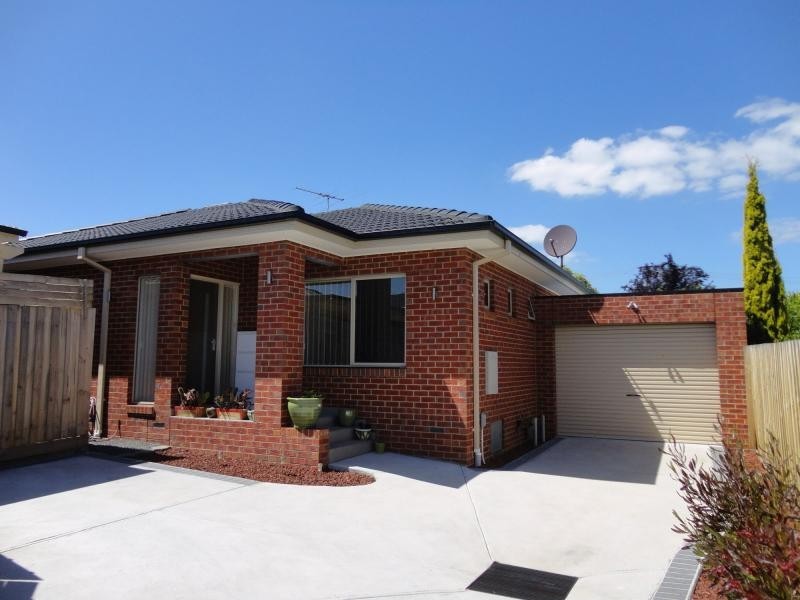 2/3 Riverview Crescent, Eumemmerring VIC 3177