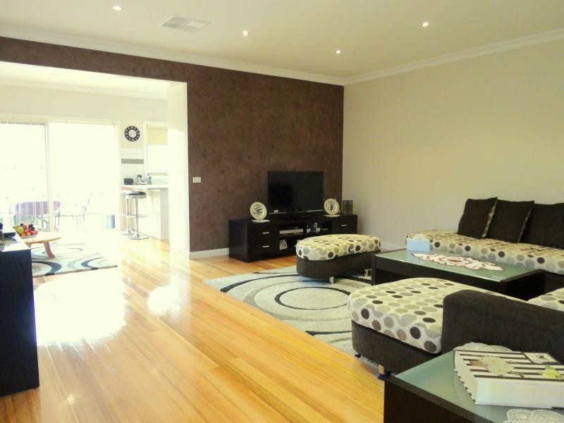 2/3 Riverview Crescent, Eumemmerring VIC 3177