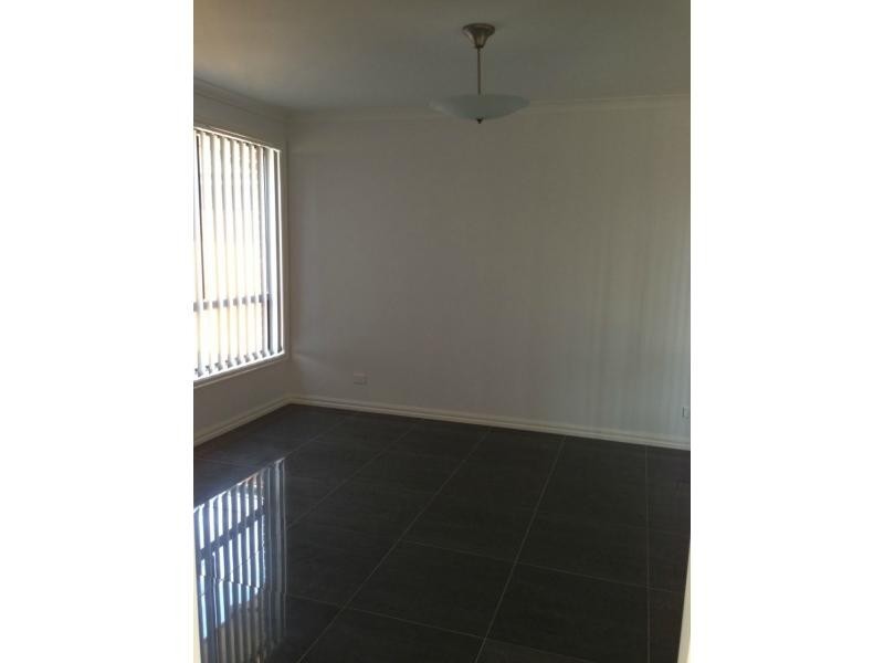 2/18 Pittosporum Grove, Doveton VIC 3177