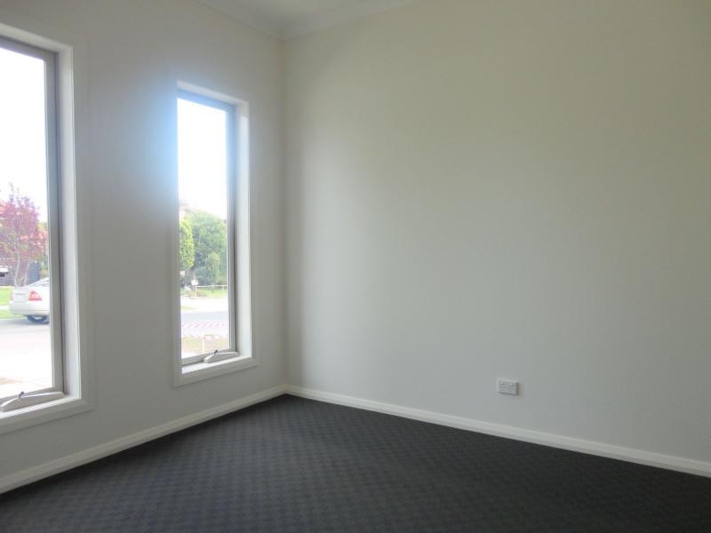 4 Stenocarpus Drive, Doveton VIC 3177