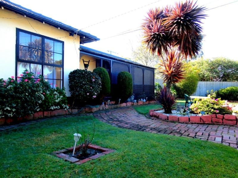 24 Kanooka Grove, Doveton VIC 3177