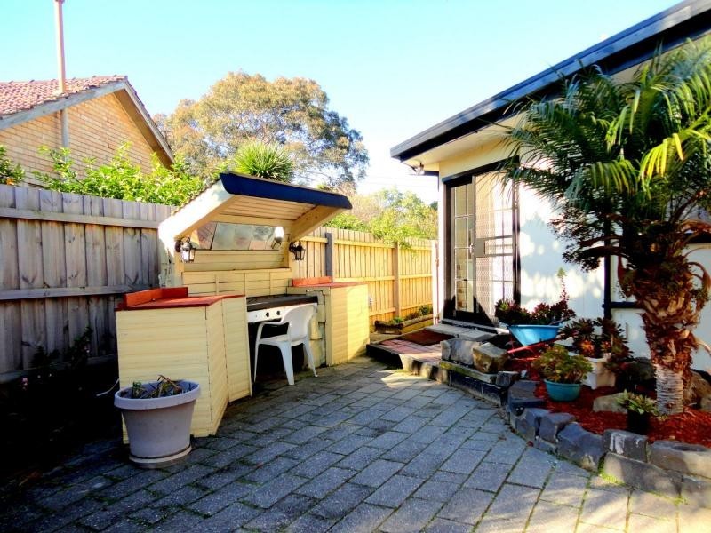 24 Kanooka Grove, Doveton VIC 3177