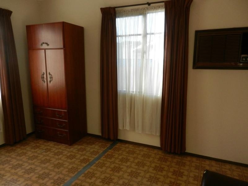 8 Menzies Avenue, Dandenong North VIC 3175