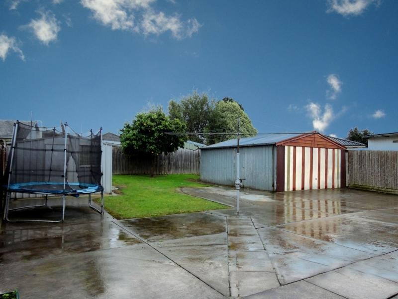 8 Menzies Avenue, Dandenong North VIC 3175