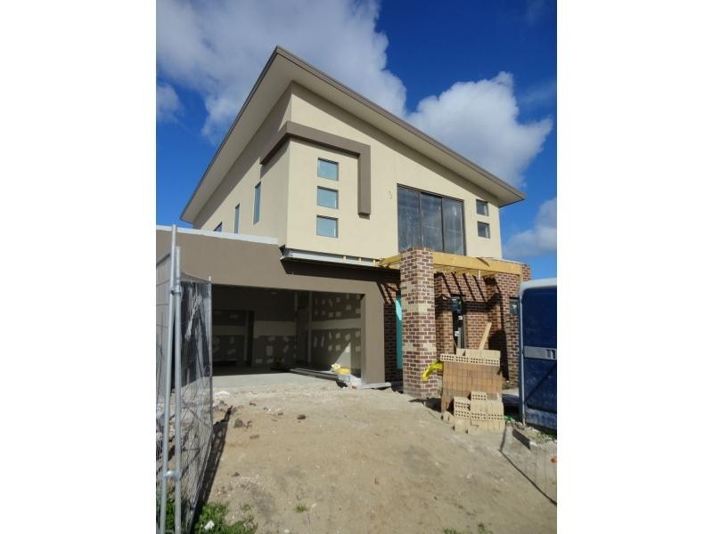 52 Linden Tree Way, Cranbourne North VIC 3977