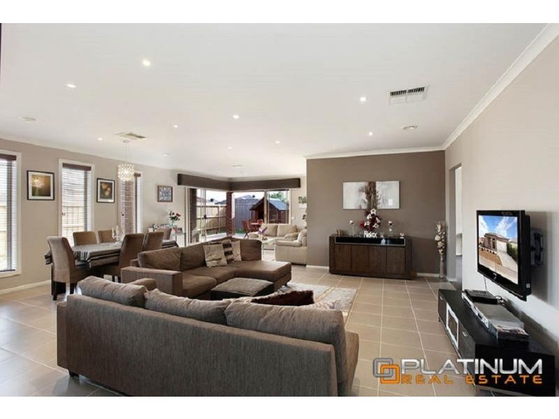 38 Wild Scotchman Way, Cranbourne East VIC 3977