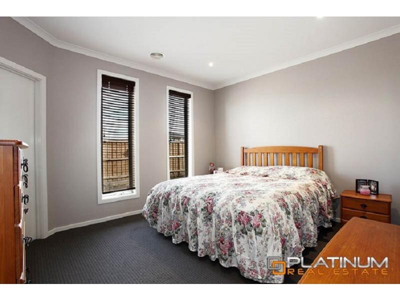 38 Wild Scotchman Way, Cranbourne East VIC 3977