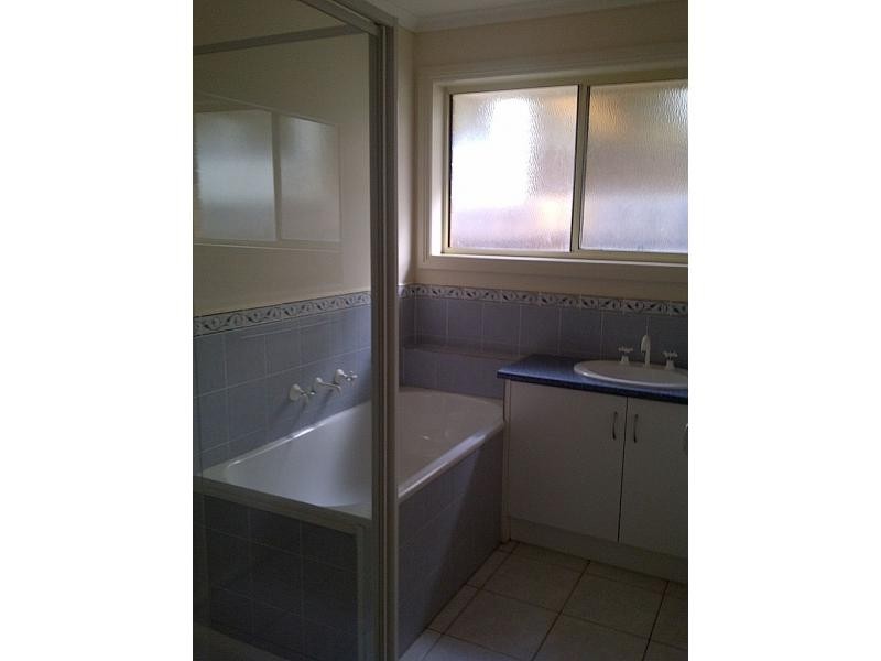 24 Darvell Court, Pakenham VIC 3810