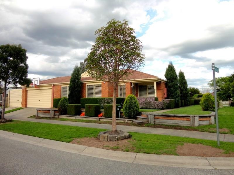 1 Rochelle Court, Narre Warren South VIC 3805