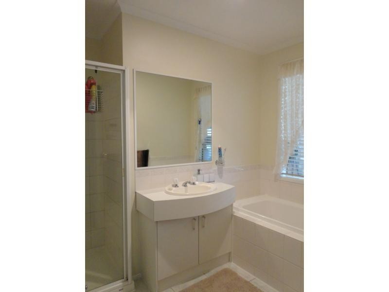 1 Rochelle Court, Narre Warren South VIC 3805