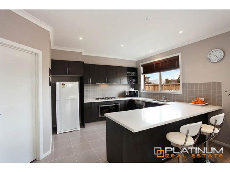 38 Wild Scotchman Way, Cranbourne East VIC 3977