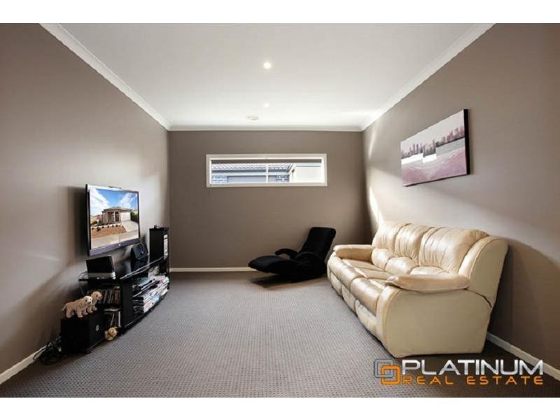 38 Wild Scotchman Way, Cranbourne East VIC 3977