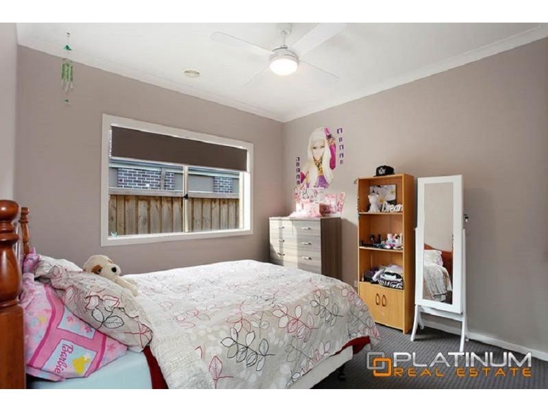 38 Wild Scotchman Way, Cranbourne East VIC 3977