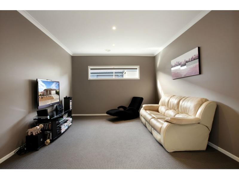 38 Wild Scotchman Way, Cranbourne East VIC 3977