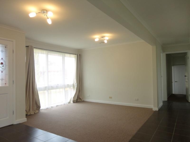 6 Dotterel Close, Doveton VIC 3177