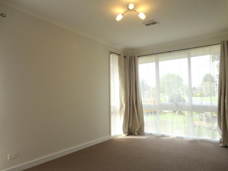 6 Dotterel Close, Doveton VIC 3177