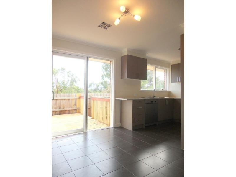 6 Dotterel Close, Doveton VIC 3177