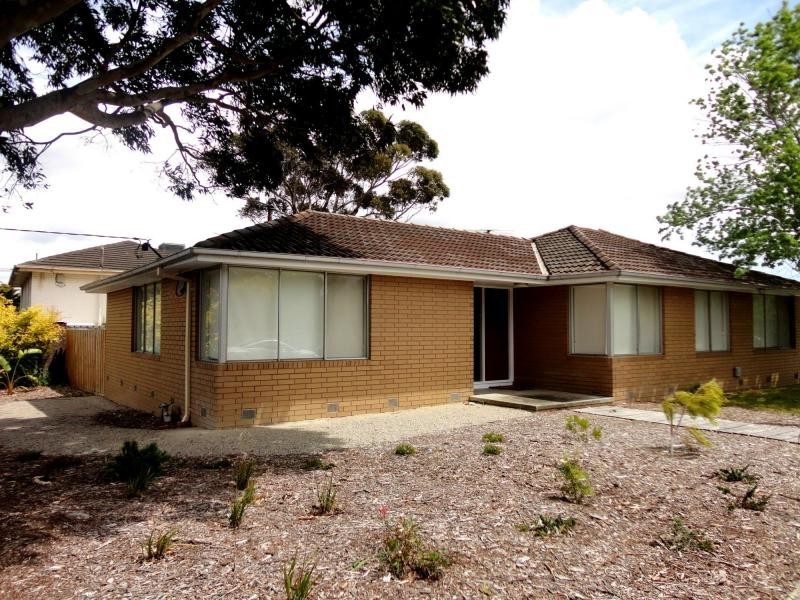 4 Essex Park Drive, Endeavour Hills VIC 3802