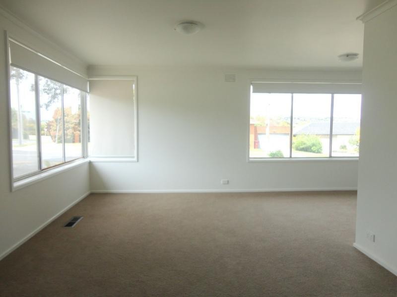 4 Essex Park Drive, Endeavour Hills VIC 3802