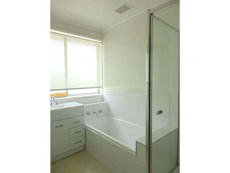 4 Essex Park Drive, Endeavour Hills VIC 3802