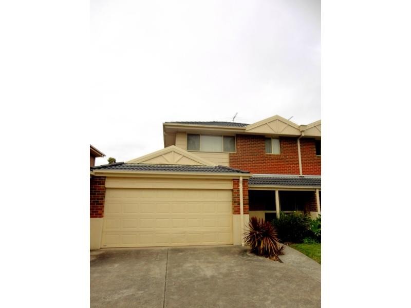 33/4 Paydon Way, Hampton Park VIC 3976