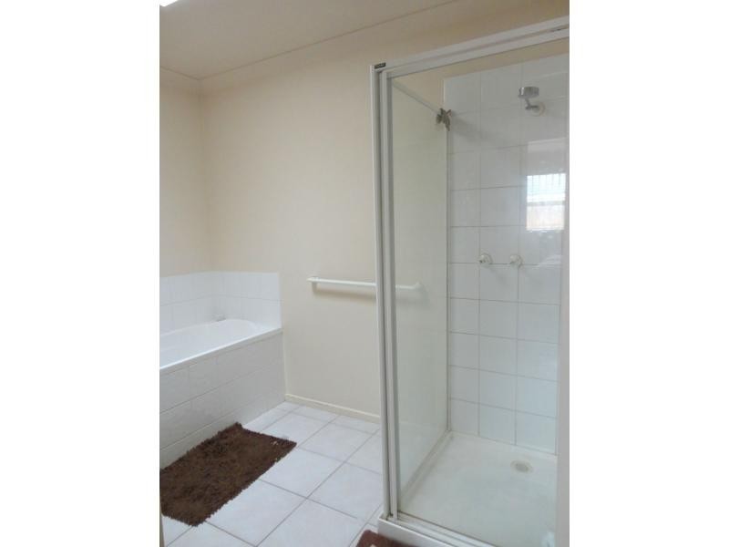 33/4 Paydon Way, Hampton Park VIC 3976