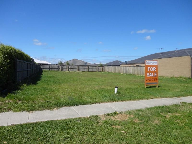 64 Bluemist Circuit, Lyndhurst VIC 3975