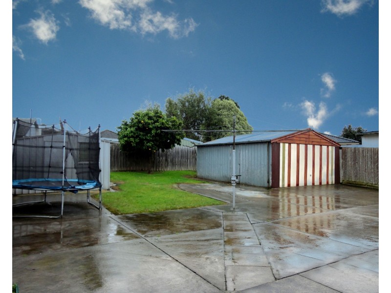 8 Menzies Avenue, Dandenong North VIC 3175