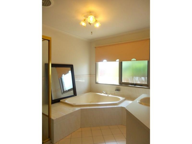 5 Reedy Court, Hallam VIC 3803