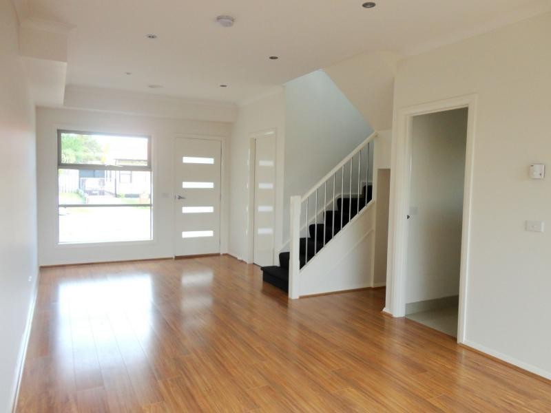 4 Stenocarpus Drive, Doveton VIC 3177
