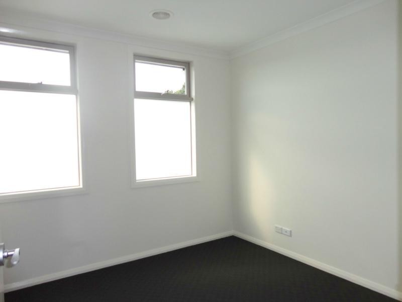 4 Stenocarpus Drive, Doveton VIC 3177