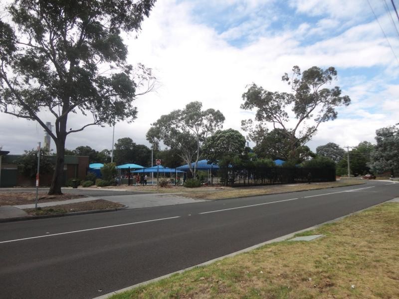 64 Forest Drive, Frankston North VIC 3200