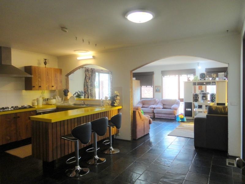 27 Regal Avenue, Hallam VIC 3803