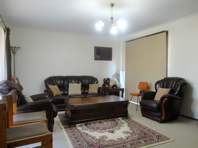 27 Regal Avenue, Hallam VIC 3803