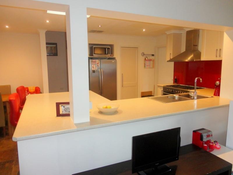 4 Dealbata Avenue, Endeavour Hills VIC 3802