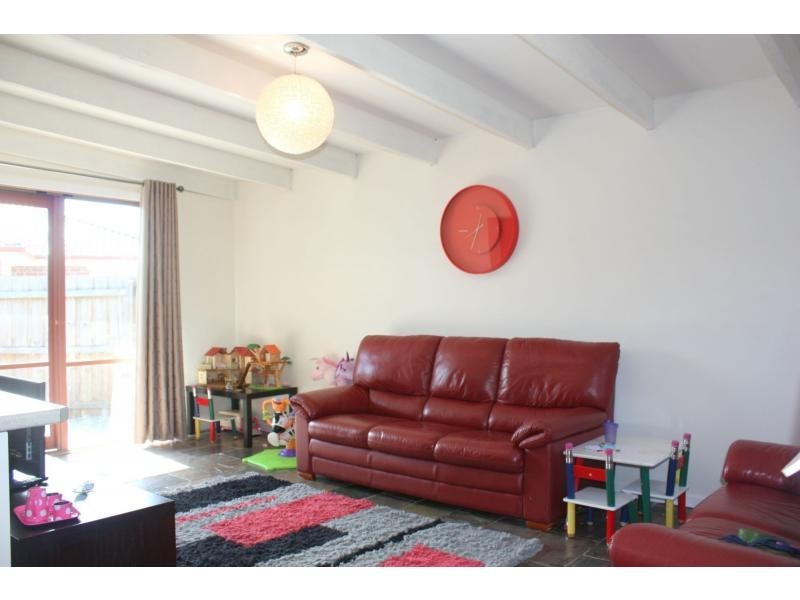 4 Dealbata Avenue, Endeavour Hills VIC 3802